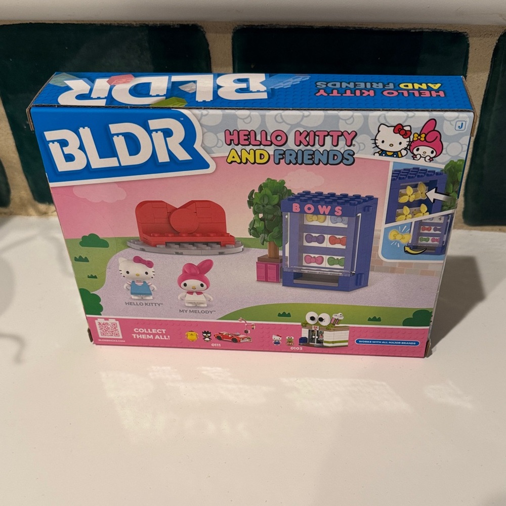 Hello Kitty and Friends Playset Building Kit BLDR 120 pieces Bow Vending Machine